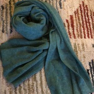 Unisex dark green scarf